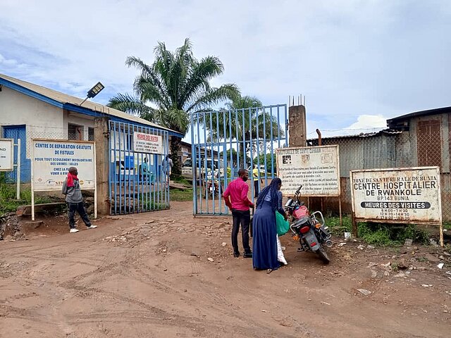 Eingangstor zum Gelände der Rwankole-Klinik in Bunia