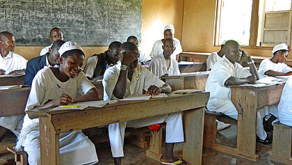 Ausbildung von Gesundheitsfachkräften an der Krankenpflegeschule in Nebobongo im Kongo
