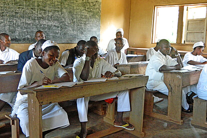 Gesundheitsfachkräfte werden an der Krankenpflegeschule in Nebobongo im Kongo ausgebildet